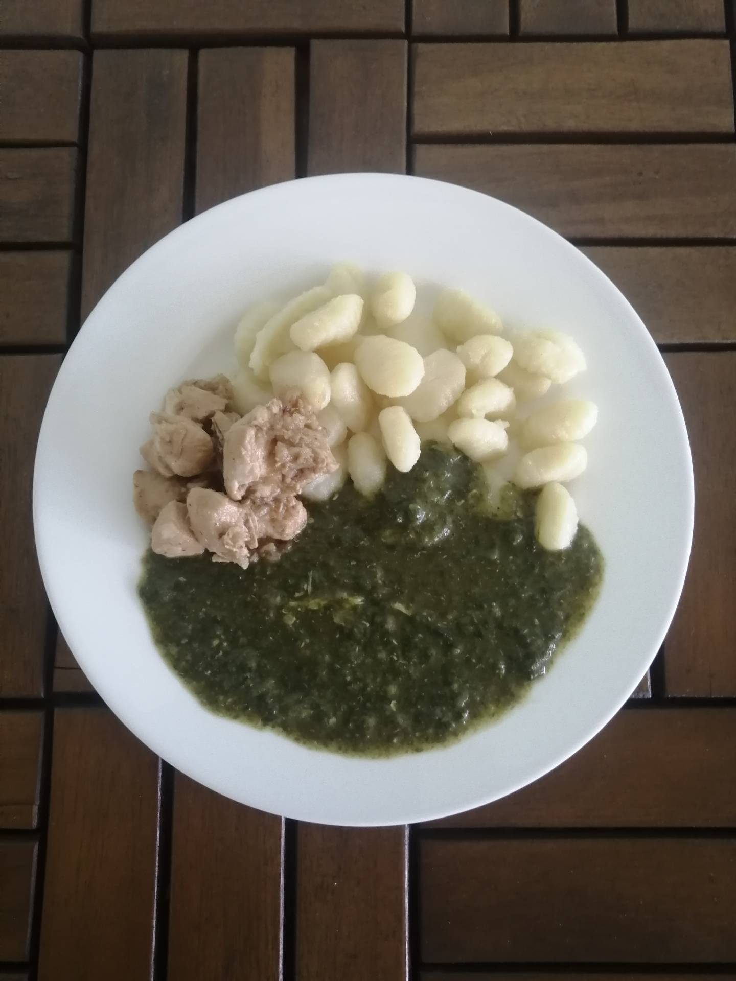 gnocchi se špenátem a kuřecím masem