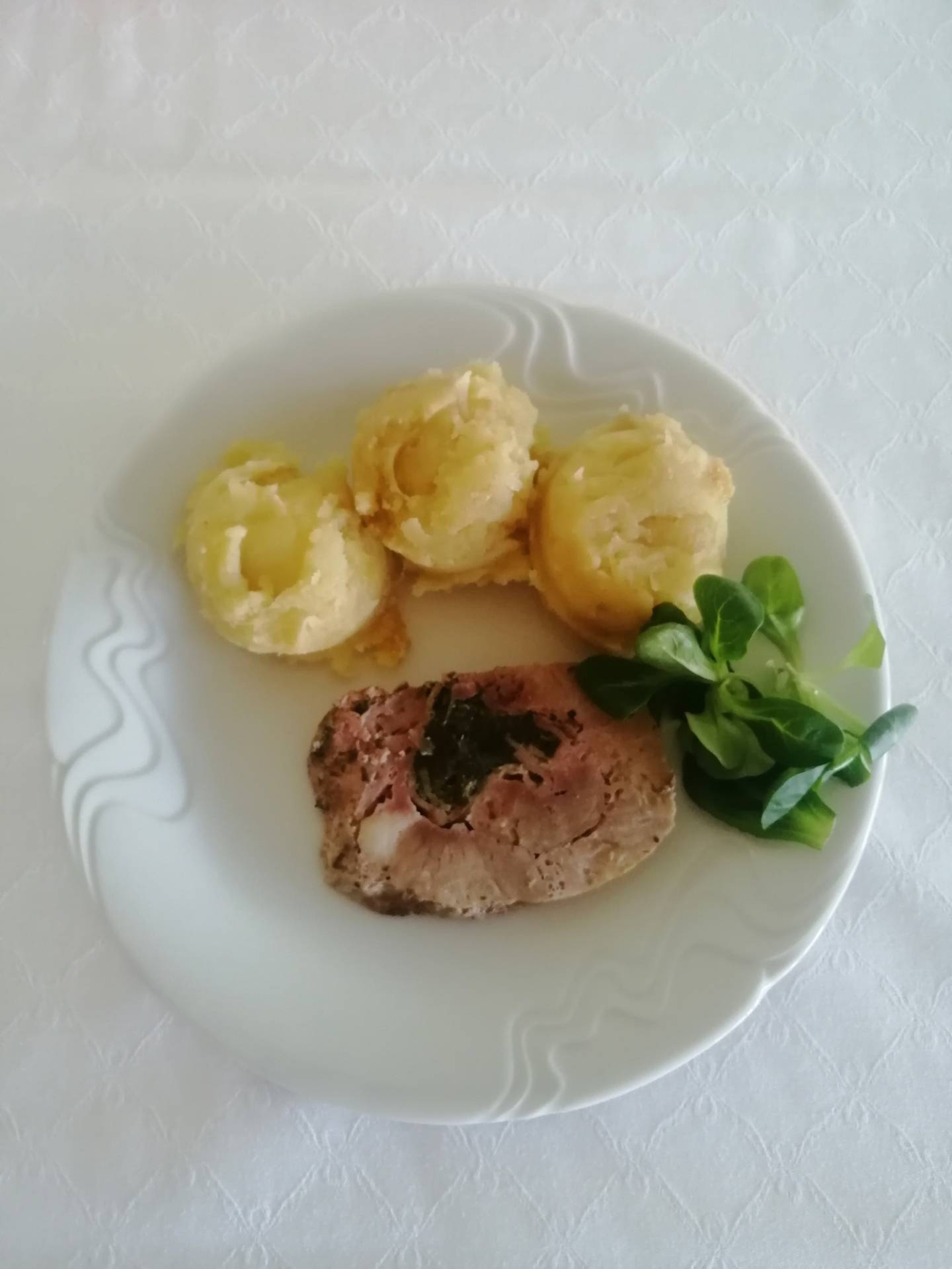 vepřová roláda s medvědím česnekem ( SOUS-VIDE)